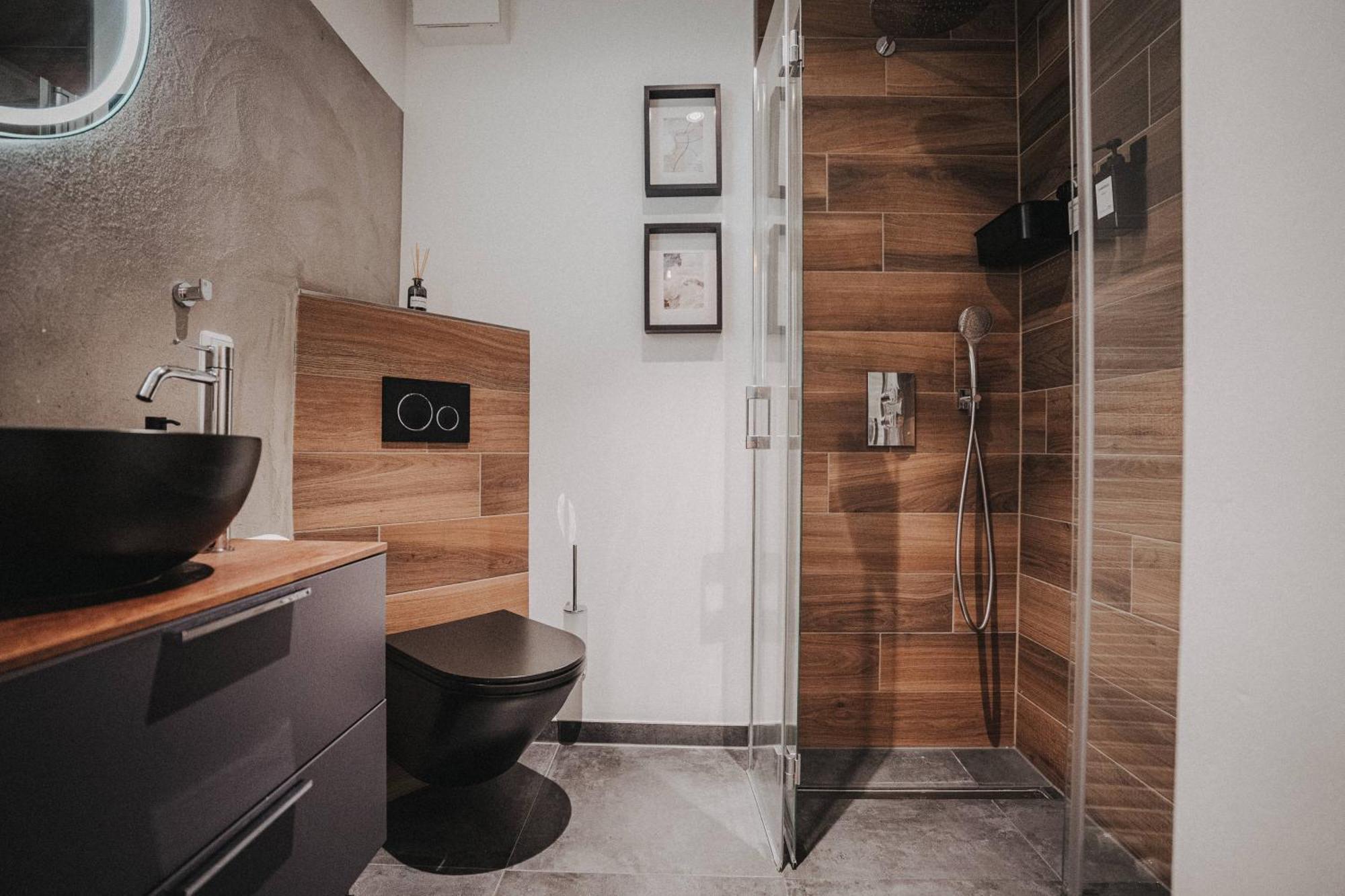 Downtown Apartment Mit Luxusbad Am Hafen Nur 5 Minuten Zu Fuss In Die Innenstadt Und Zum Bahnhof! Oldenburg Esterno foto