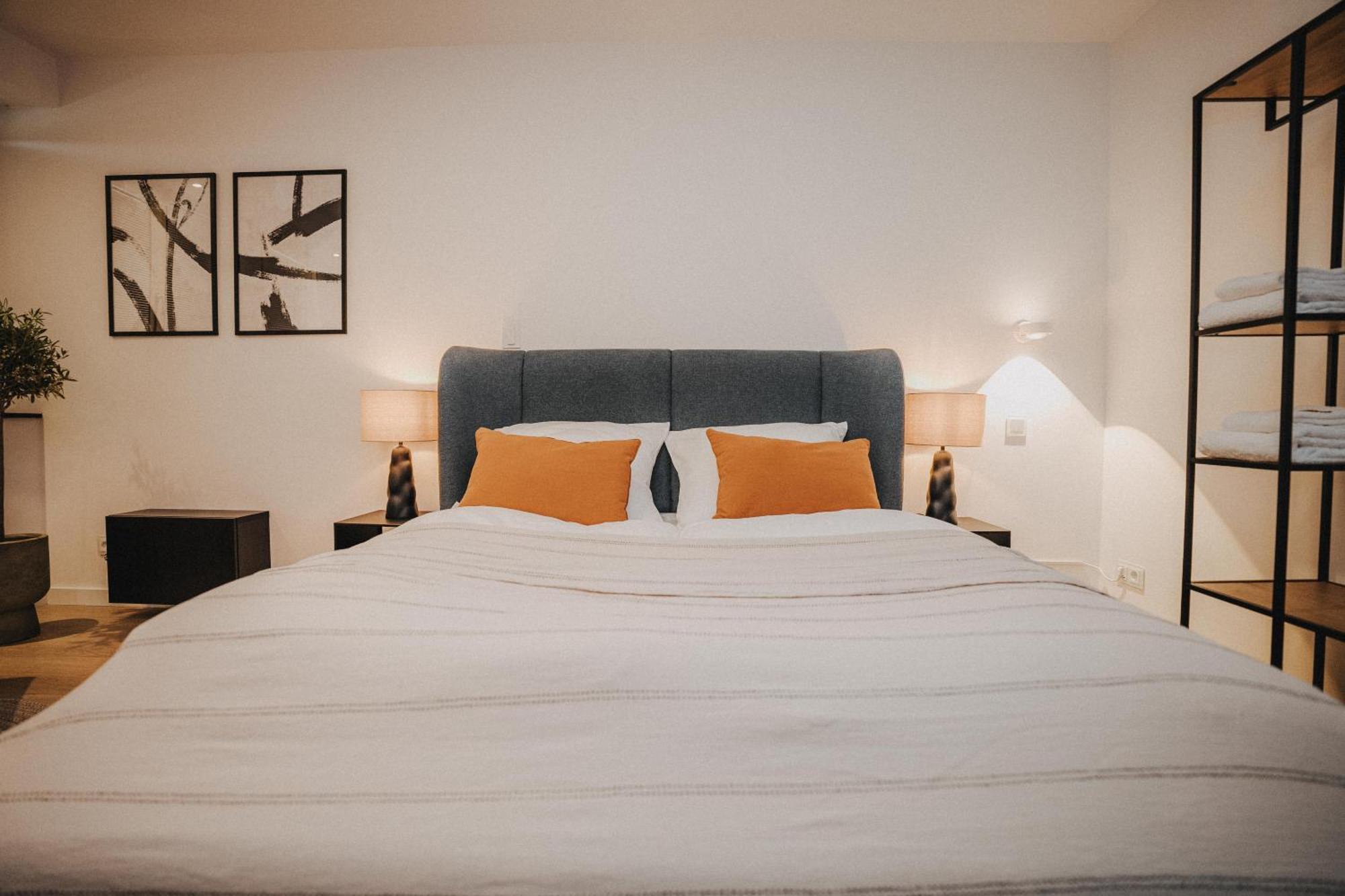 Downtown Apartment Mit Luxusbad Am Hafen Nur 5 Minuten Zu Fuss In Die Innenstadt Und Zum Bahnhof! Oldenburg Esterno foto