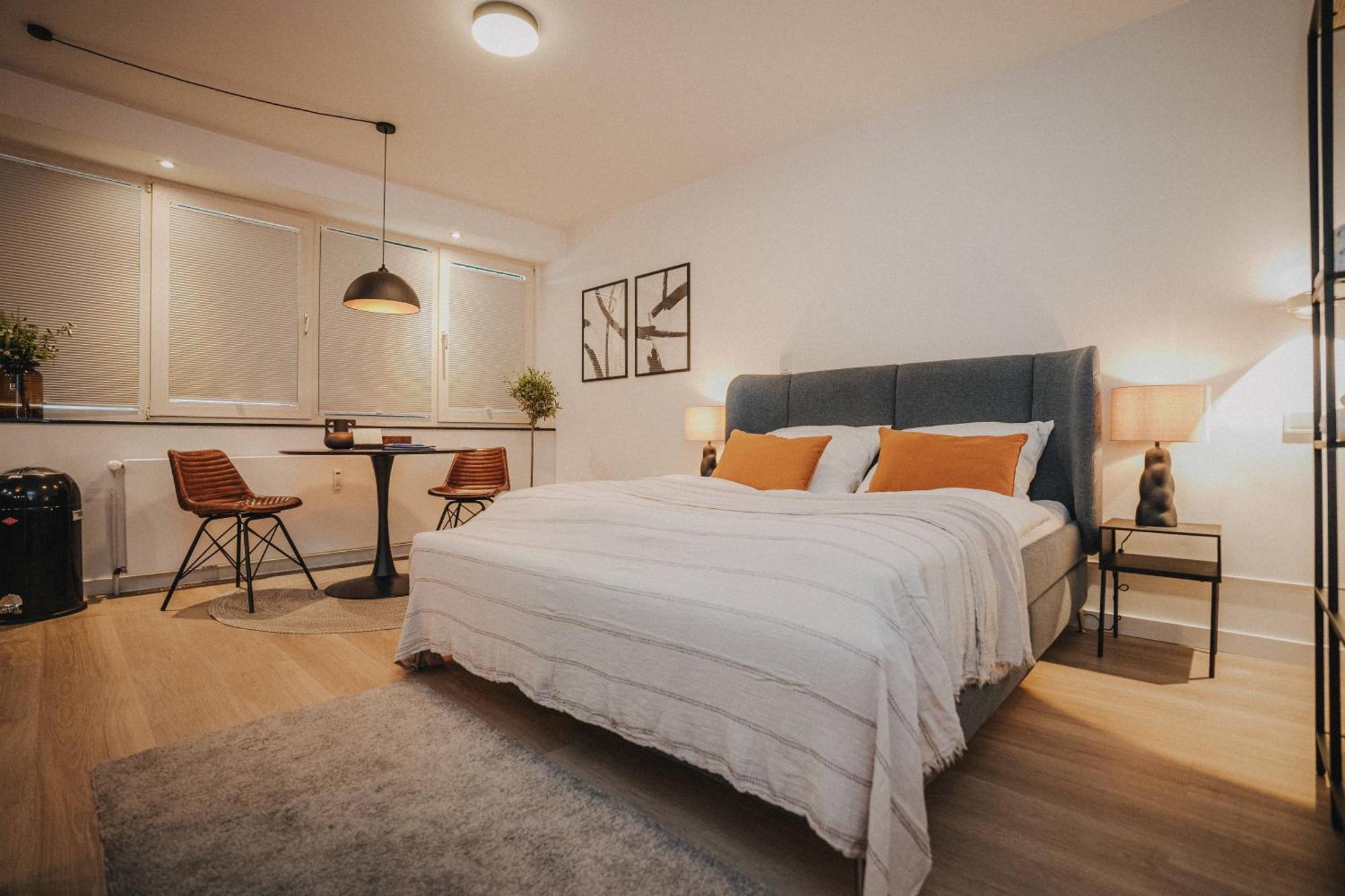 Downtown Apartment Mit Luxusbad Am Hafen Nur 5 Minuten Zu Fuss In Die Innenstadt Und Zum Bahnhof! Oldenburg Esterno foto