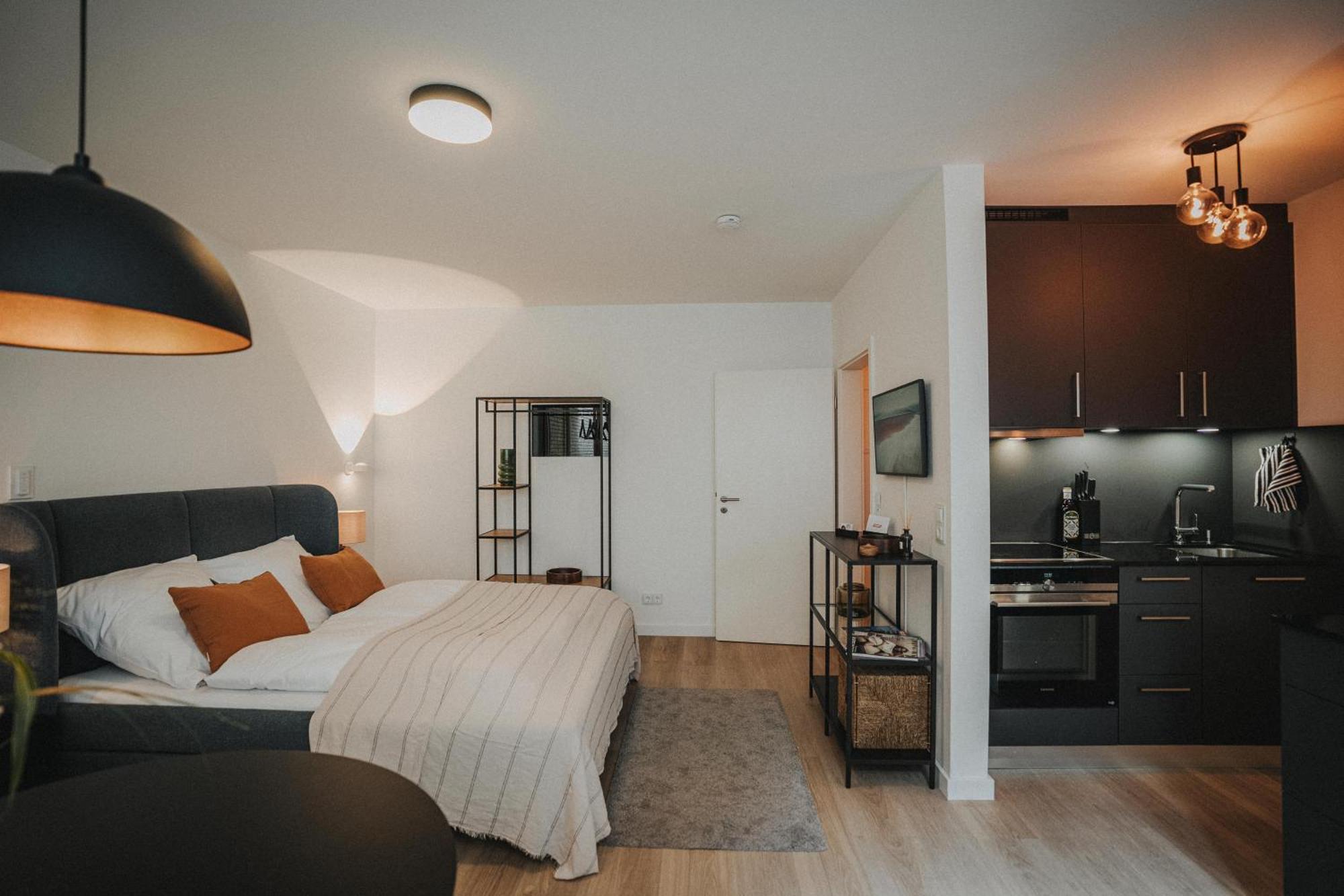 Downtown Apartment Mit Luxusbad Am Hafen Nur 5 Minuten Zu Fuss In Die Innenstadt Und Zum Bahnhof! Oldenburg Esterno foto
