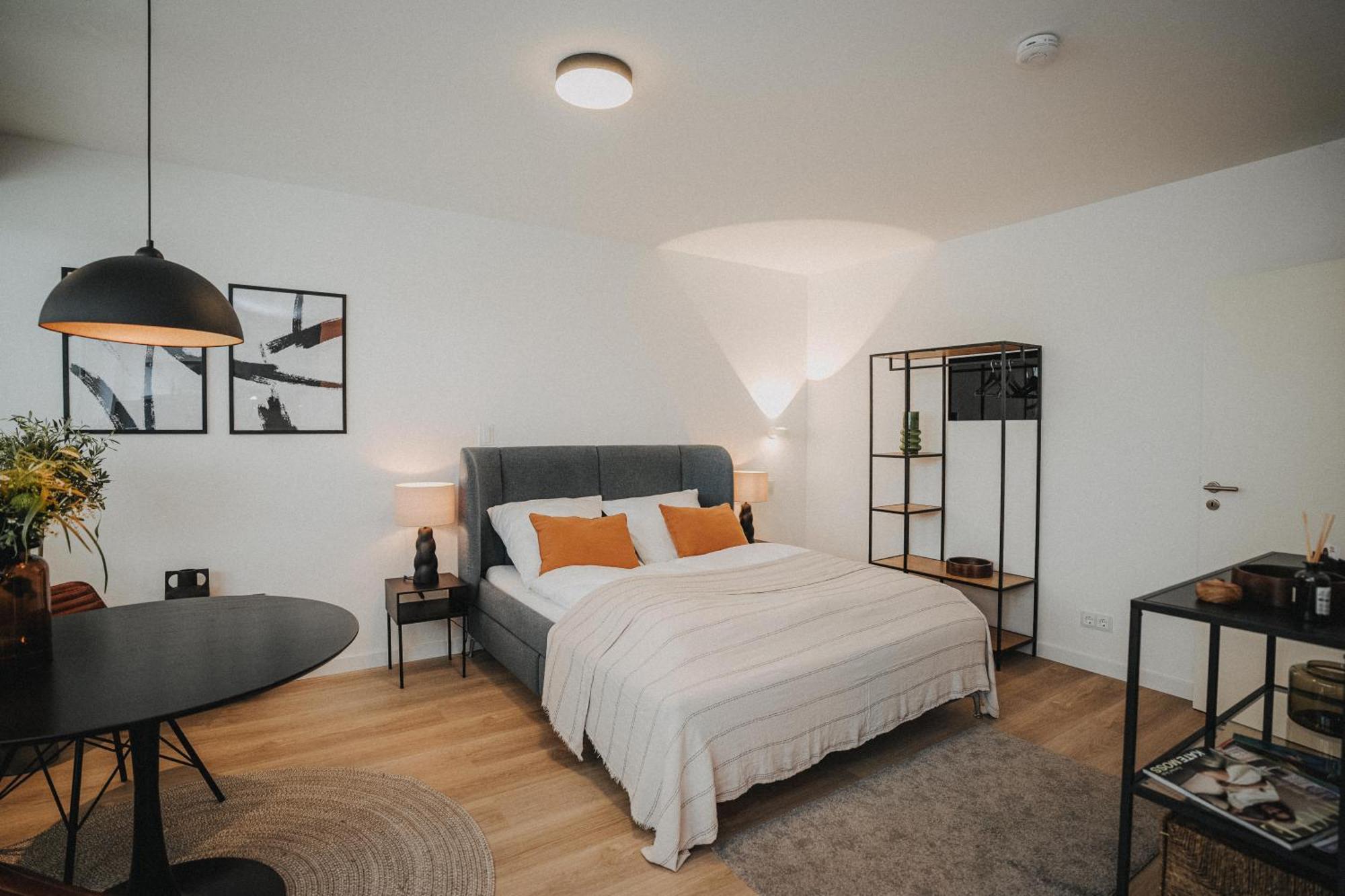 Downtown Apartment Mit Luxusbad Am Hafen Nur 5 Minuten Zu Fuss In Die Innenstadt Und Zum Bahnhof! Oldenburg Esterno foto