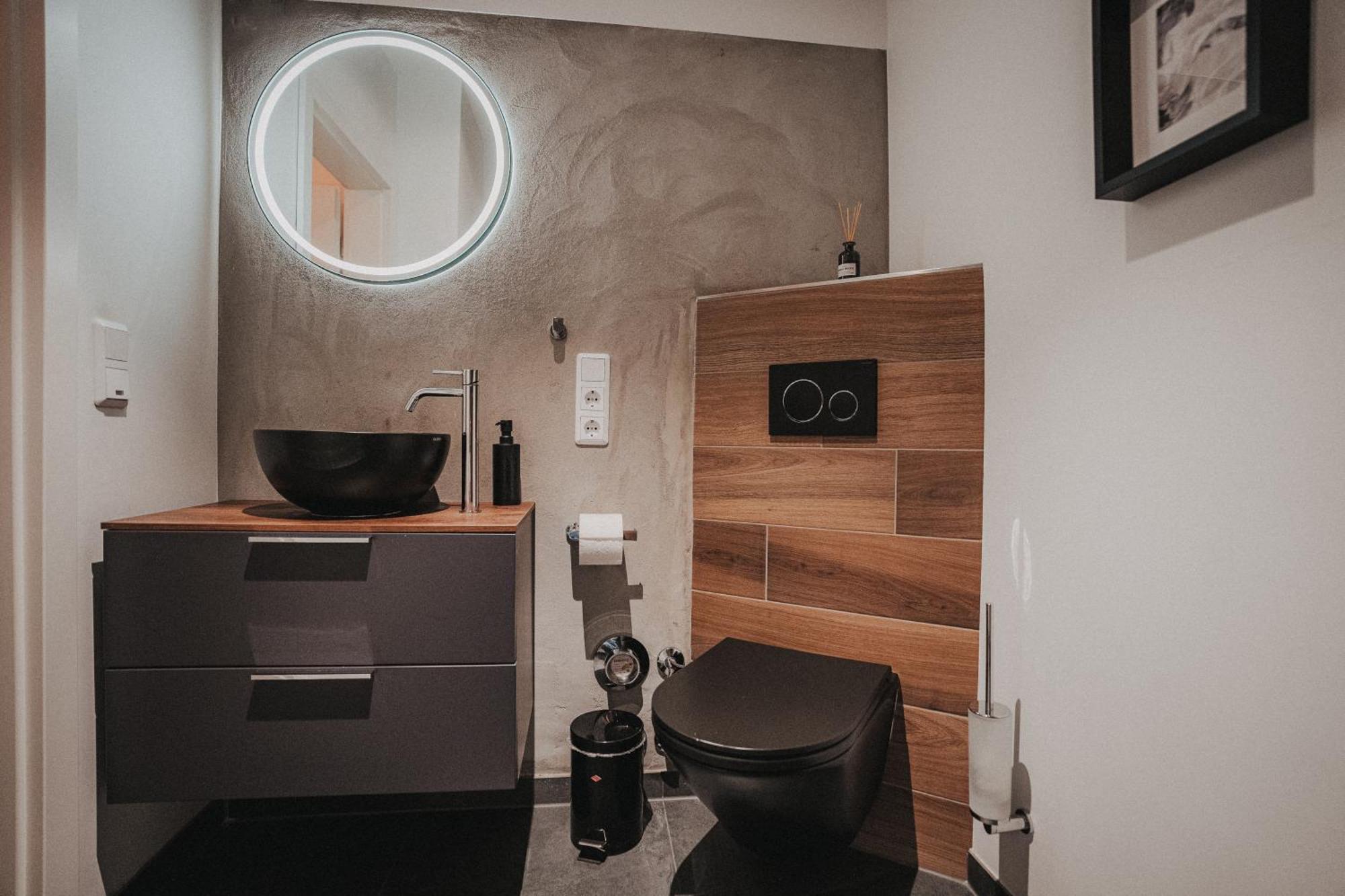 Downtown Apartment Mit Luxusbad Am Hafen Nur 5 Minuten Zu Fuss In Die Innenstadt Und Zum Bahnhof! Oldenburg Esterno foto